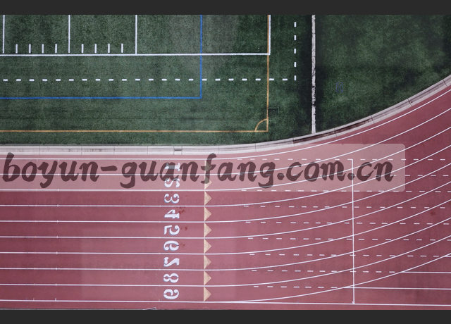 数据屏前教练紧盯实时命中率
